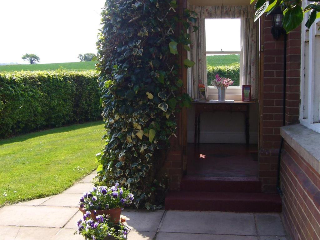 Mill Farm Villa Exeter Bagian luar foto